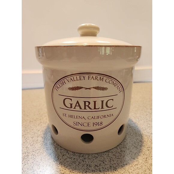 Chefs Fresh Valley Farm Company Stoneware Garlic Keeper W/lid - Gently Used - Picture 1 of 5